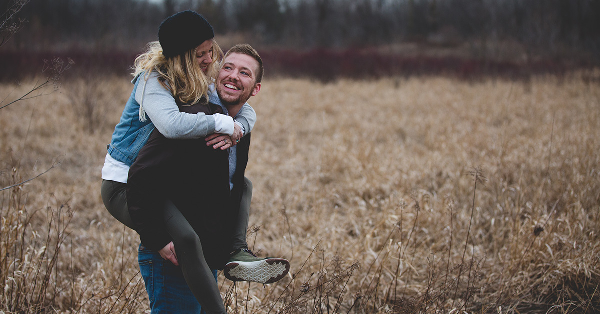 Co zrobić, kiedy w związku zaczyna brakować emocji?